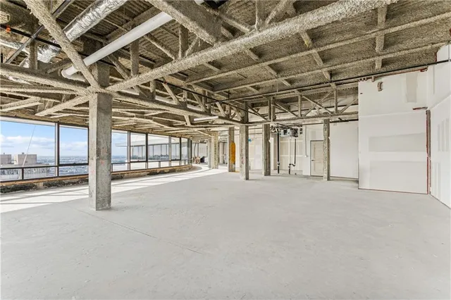 $7,100,000 | 2 Canal Street, Unit 3101, New Orleans, LA 70130