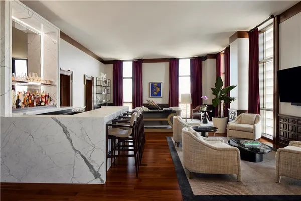 $7,100,000 | 2 Canal Street, Unit 3101, New Orleans, LA 70130