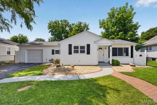 $155,000 | 639 Royal Heights Road, Belleville, IL 62226