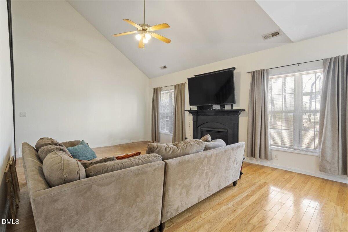 16-8233 Marshall Brae Dr [2750330]_16