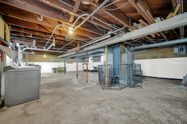 a view of an empty room with wooden roof