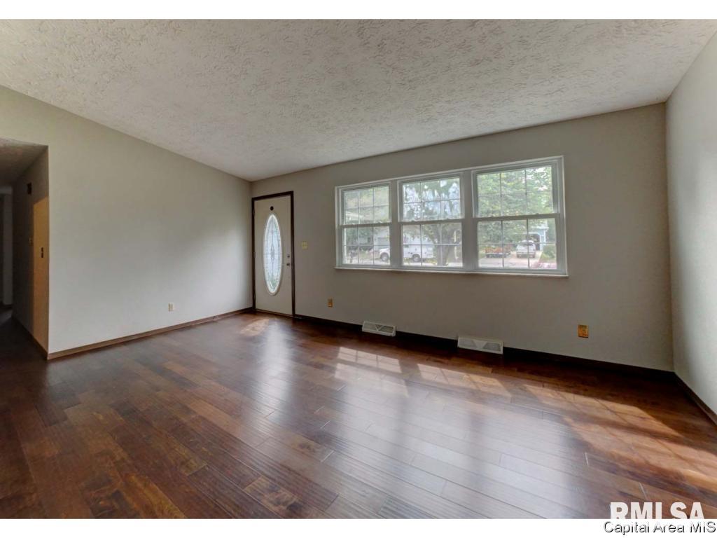 5262 Coleman Street Springfield, IL 62703 - Photo 8 of 31