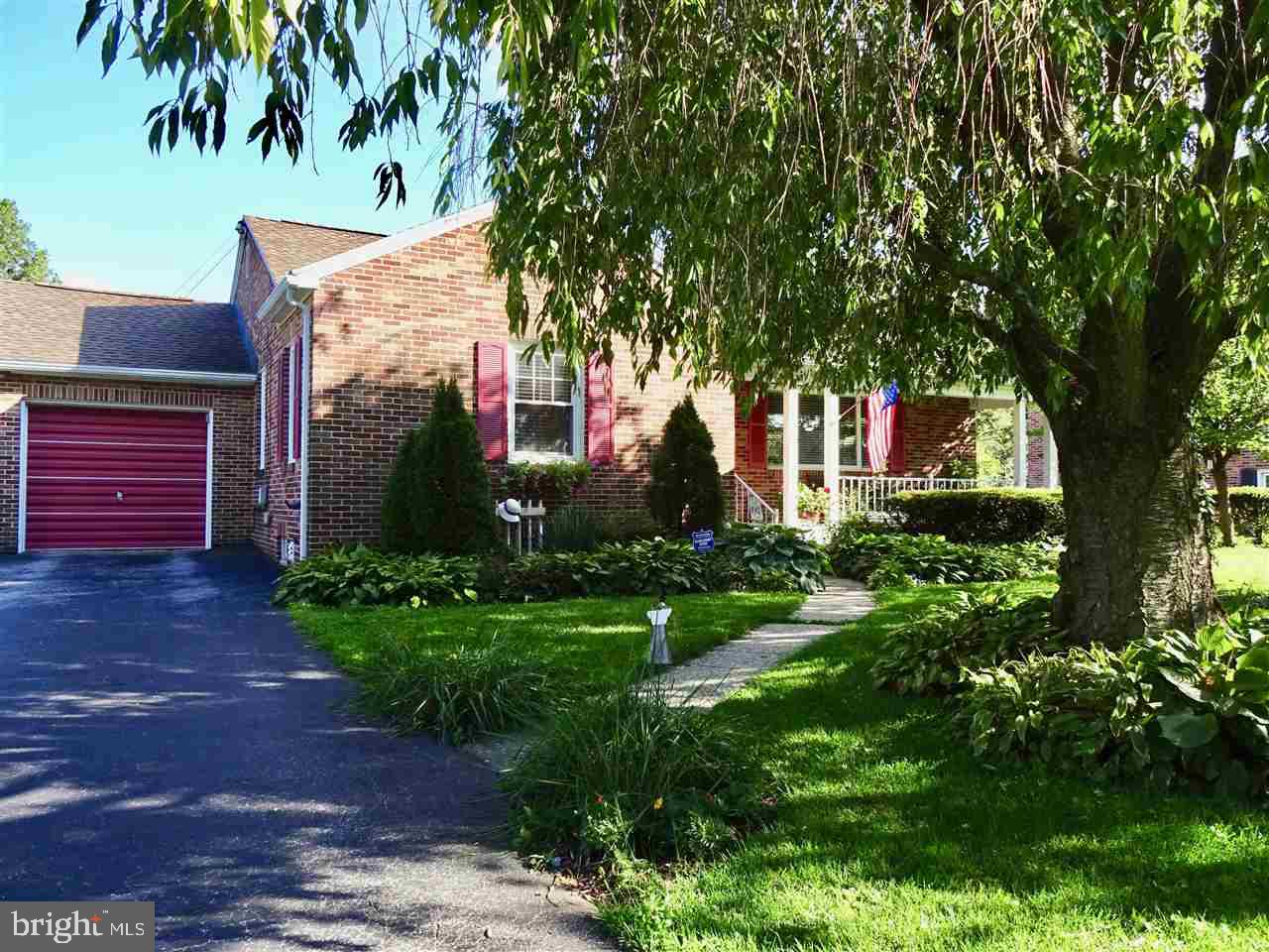 350 Edgehill Road York, PA 17403 - Photo 1 of 36