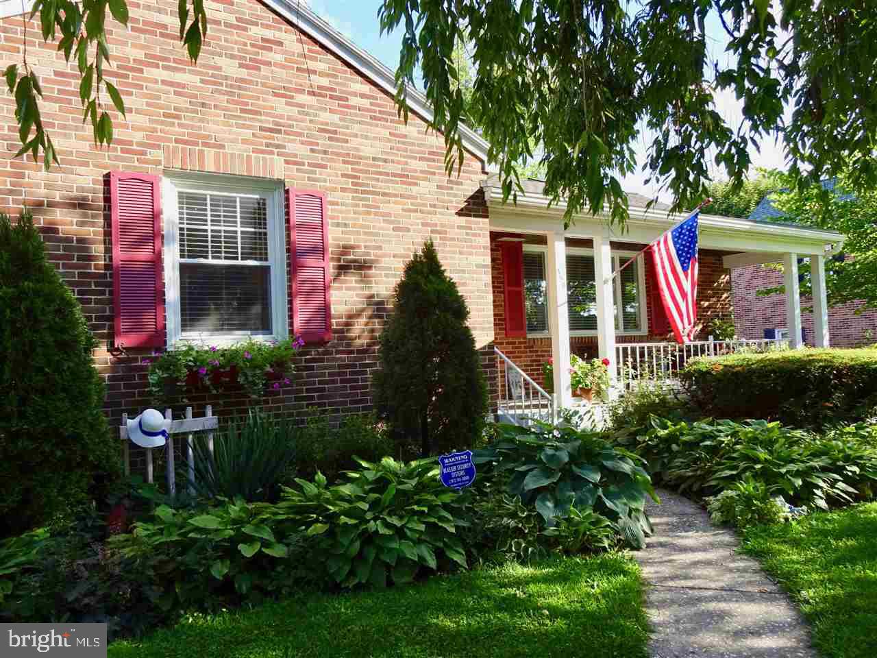 350 Edgehill Road York, PA 17403 - Photo 2 of 36