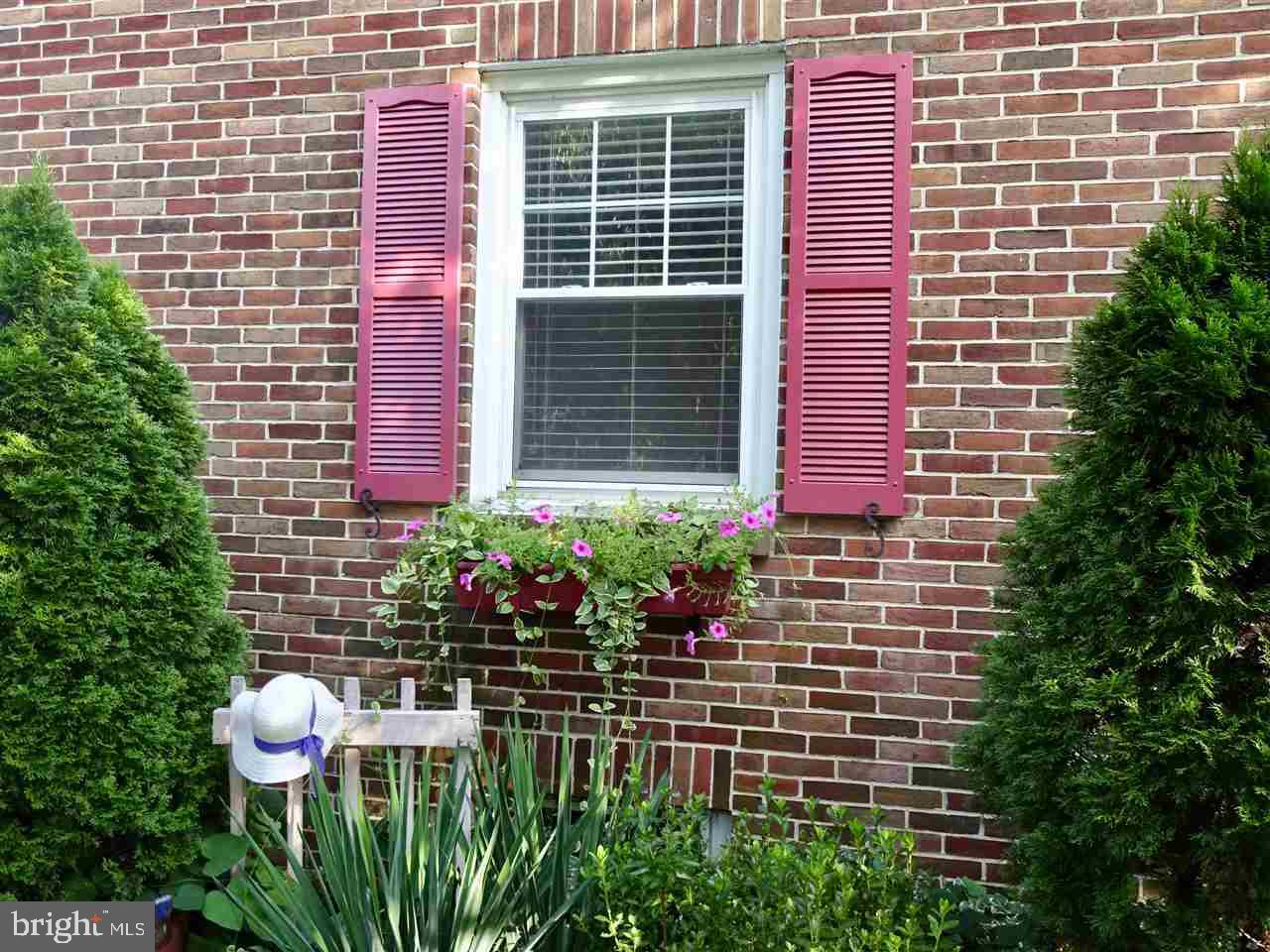 350 Edgehill Road York, PA 17403 - Photo 3 of 36