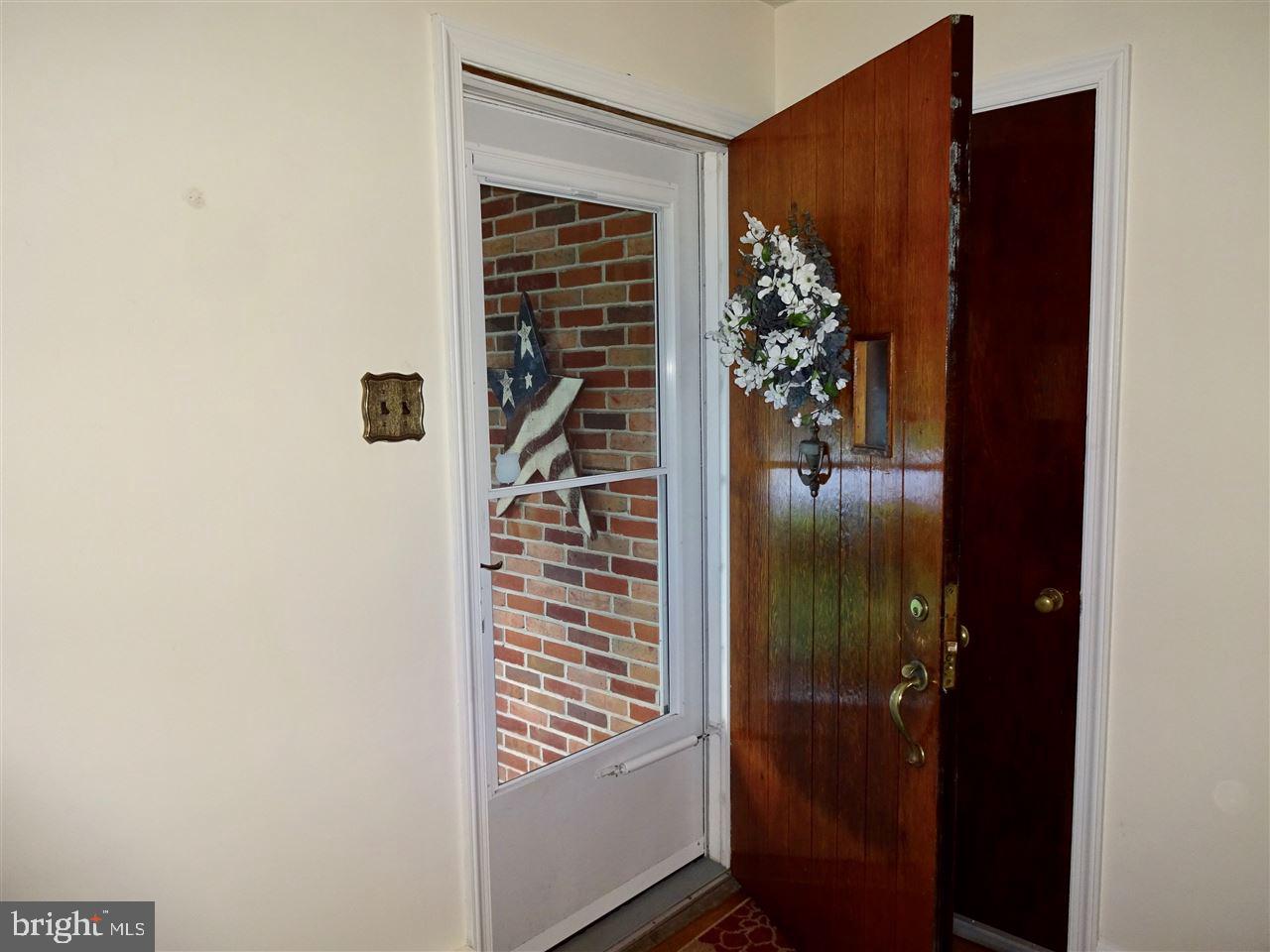 350 Edgehill Road York, PA 17403 - Photo 6 of 36