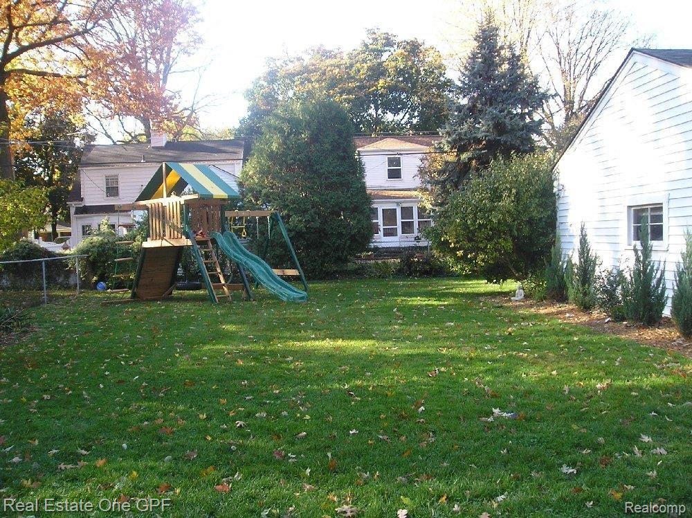279 Lothrop Road Grosse Pointe, MI 48236 - Photo 20 of 25 20 Yard