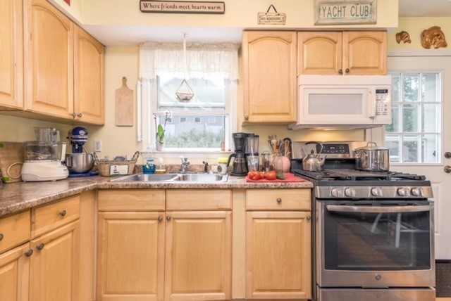 131 Cross Street Westerly, RI 02891 - Photo 9 of 34 Gallery Image 9