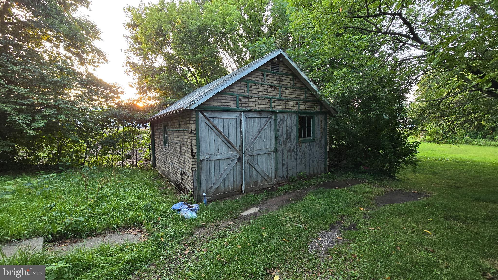 3706 Pricetown Road Fleetwood, PA 19522 - Photo 4 of 15 Garage
