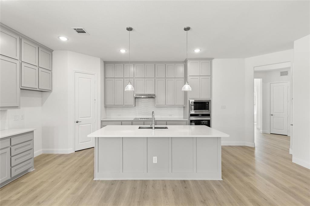 4017 Eagles Bluff Road Midlothian, TX 76065 - Photo 10 of 31 4017 Eagles Bluff Kitchen