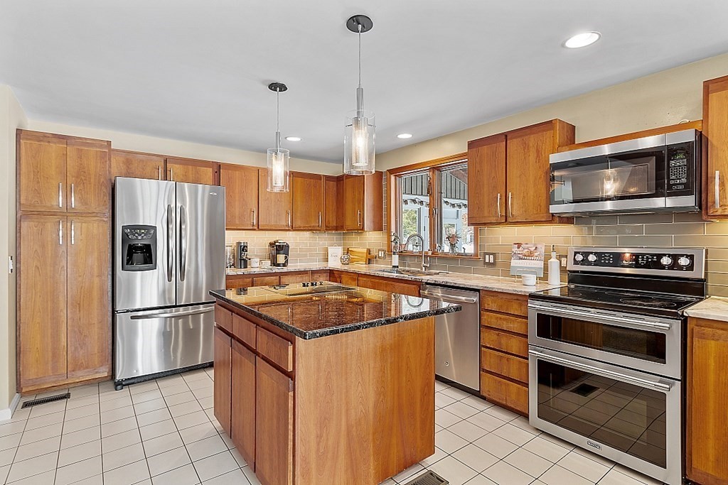 191 Hay Meadow Road North Andover, MA 01845 - Photo 7 of 42 Gallery Image 7