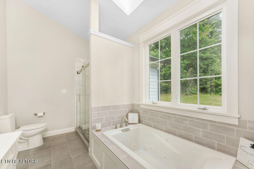 9760 Chestnut Ridge Road Heiskell, TN 37754 - Photo 19 of 59 a bathroom with a bathtub and a toilet