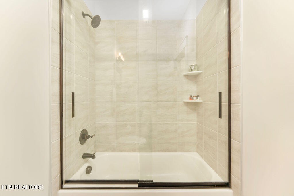 9760 Chestnut Ridge Road Heiskell, TN 37754 - Photo 27 of 59 a bathroom with a bath tub