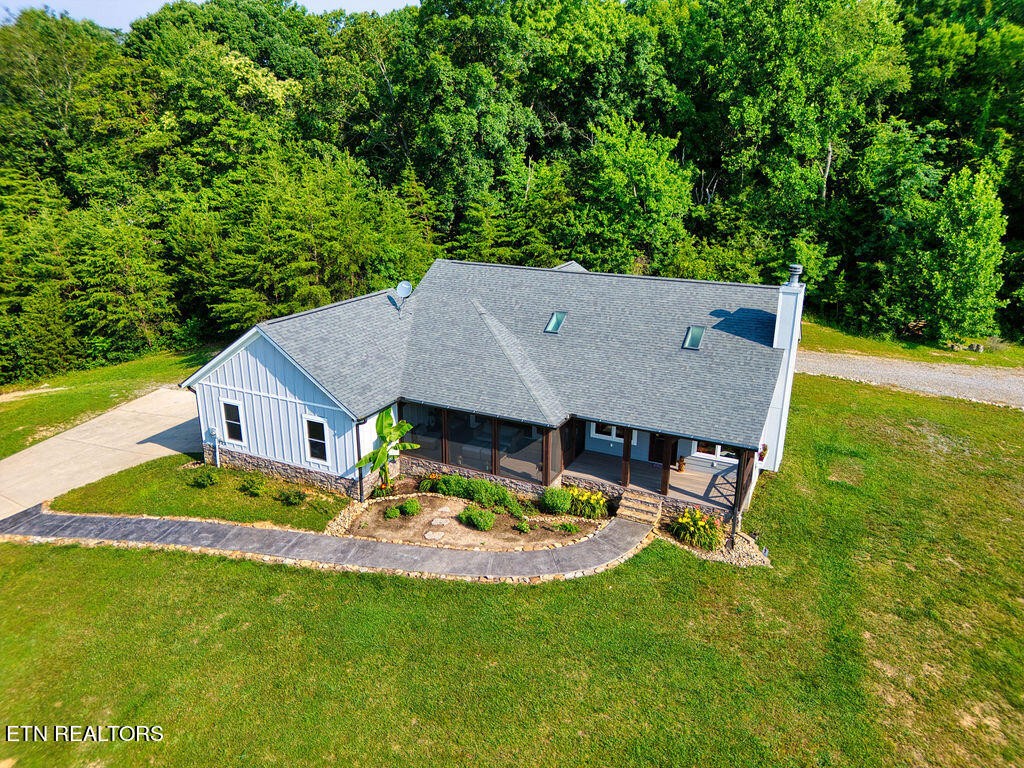 9760 Chestnut Ridge Road Heiskell, TN 37754 - Photo 43 of 59 an aerial view of a house