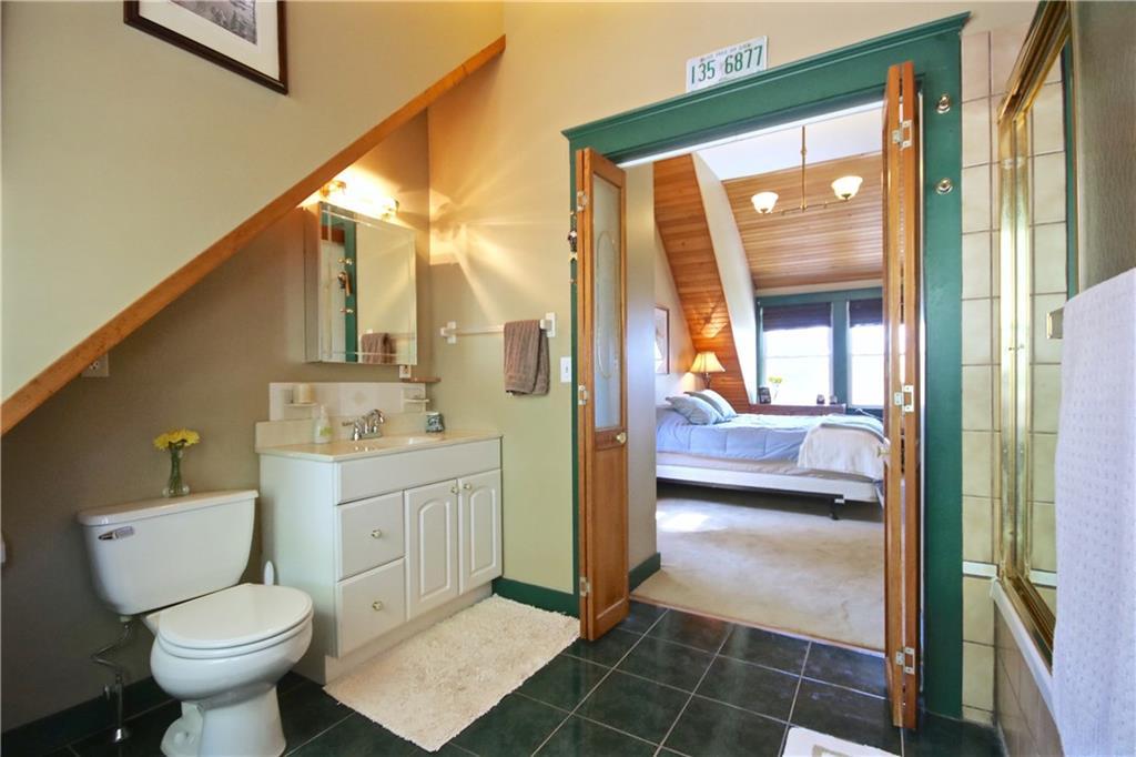 90 Tenny Hill Road Raymond, ME 04071 - Photo 30 of 35 Full bathroom off bedroom 4.