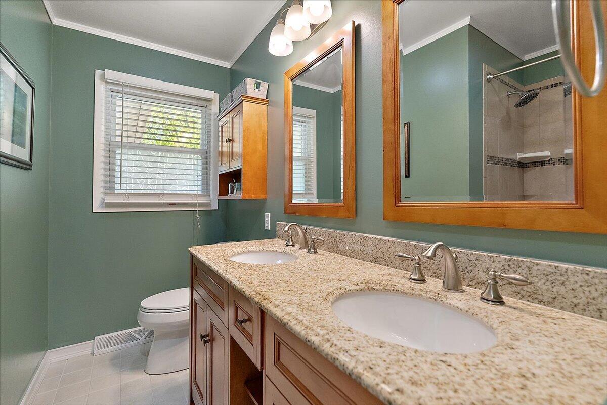 2139 Brown School Road St. Joseph, MI 49085 - Photo 15 of 34 Main Level Full Bath