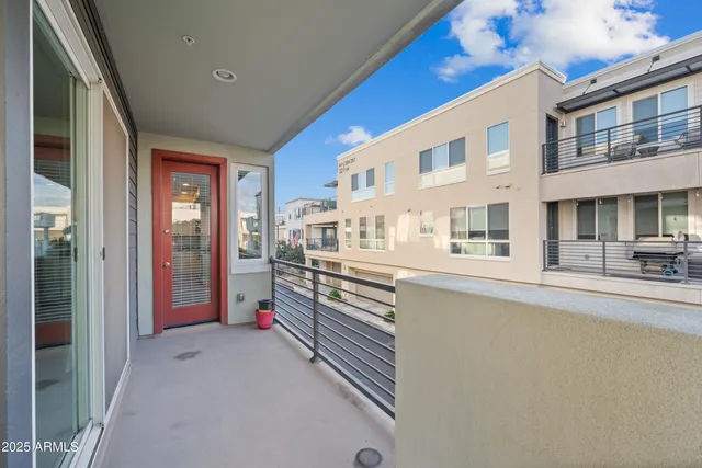 a view of livingroom with furniture