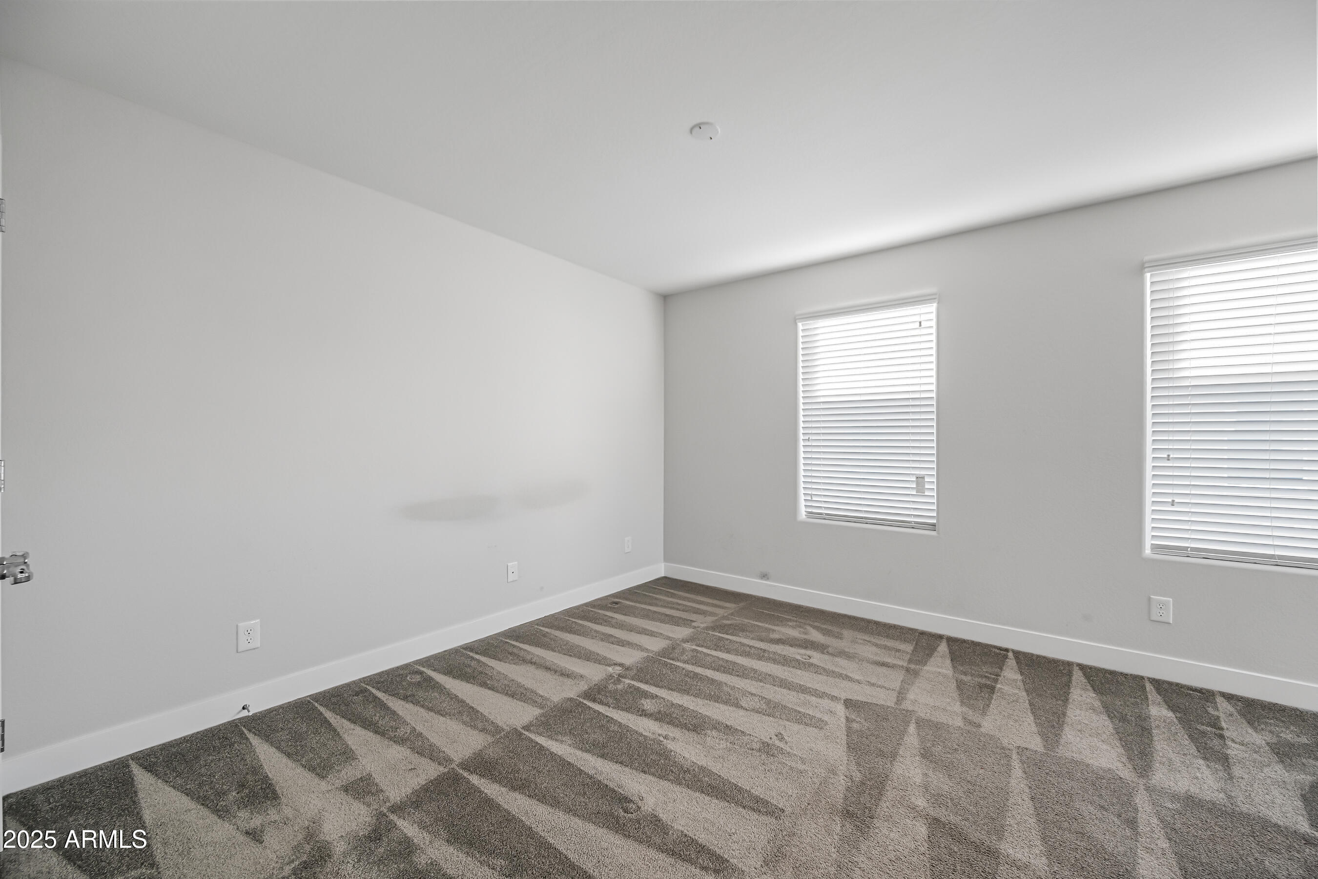 1250 Abbey Lane, Unit 289 Chandler, AZ 85226 - Photo 20 of 36 an empty room with windows