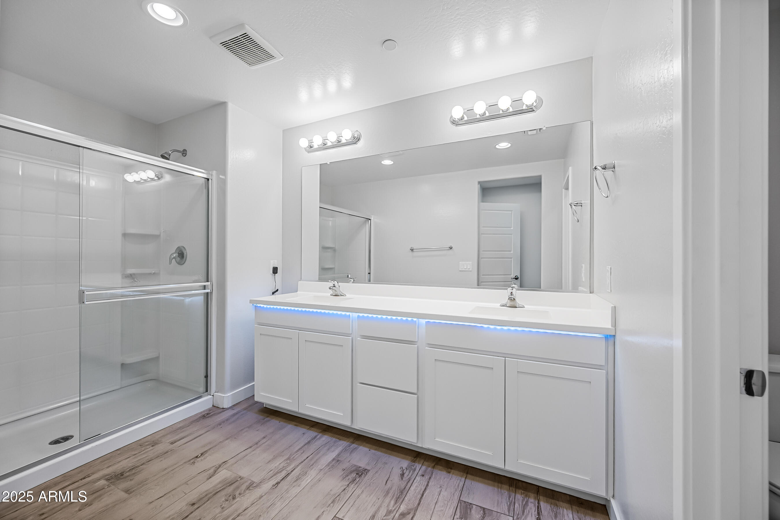 1250 Abbey Lane, Unit 289 Chandler, AZ 85226 - Photo 22 of 36 a spacious bathroom with a double vanity sink mirror and shower