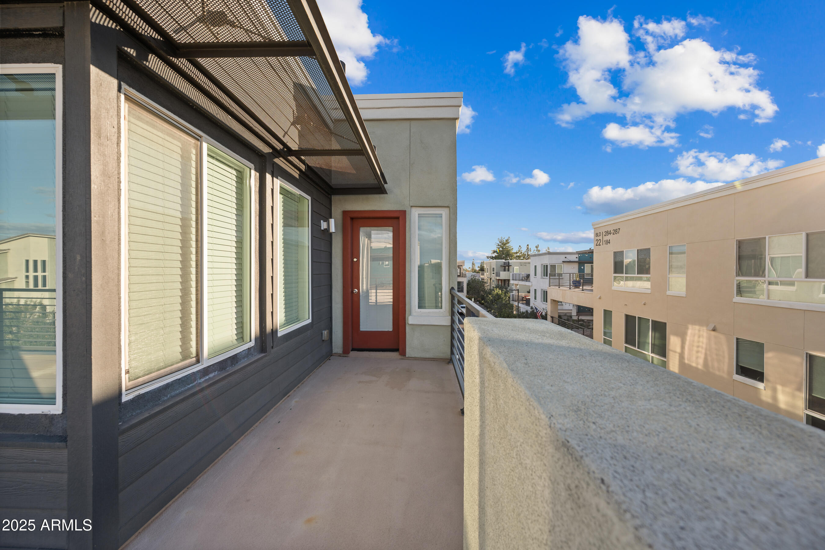 1250 Abbey Lane, Unit 289 Chandler, AZ 85226 - Photo 28 of 36 a view of a living room with a large window