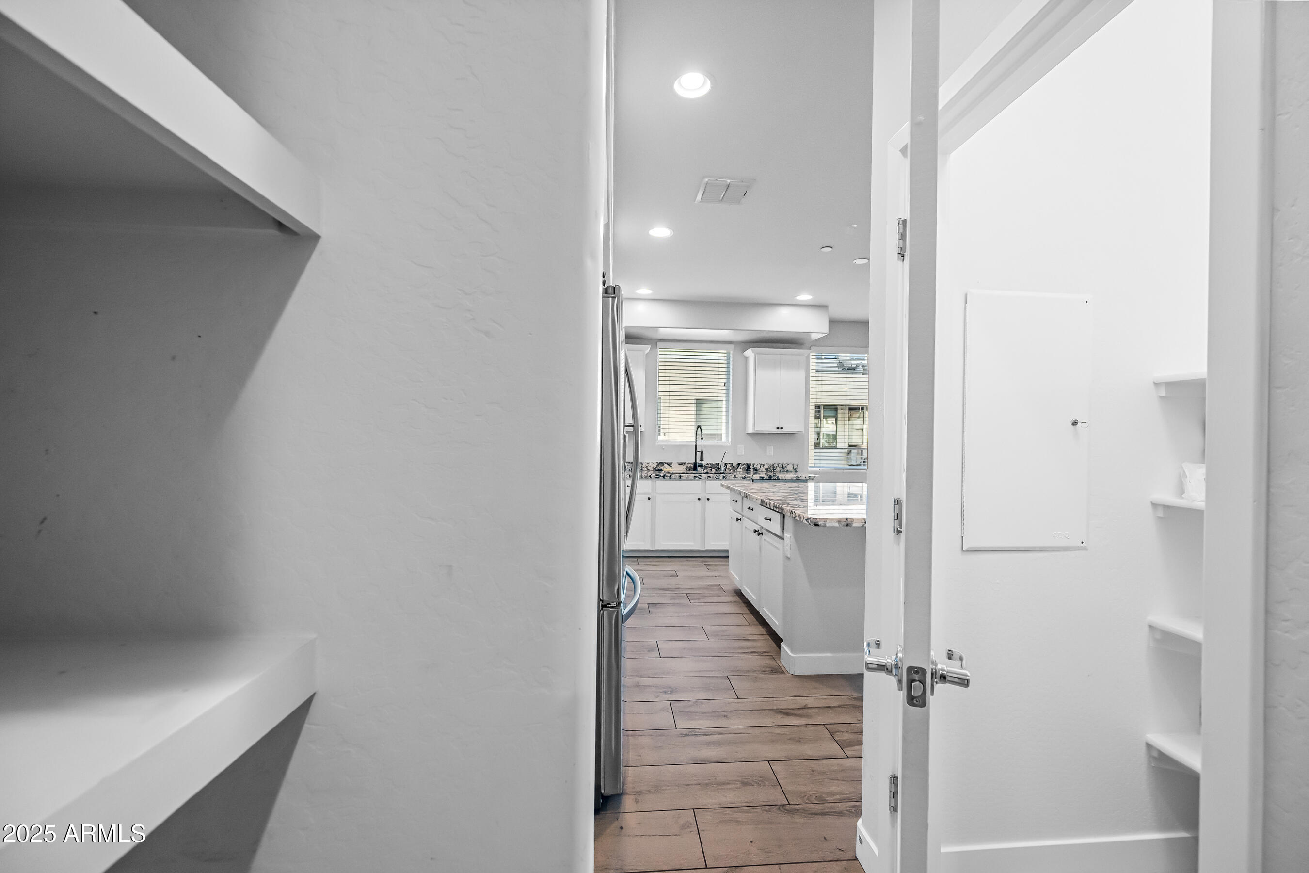 1250 Abbey Lane, Unit 289 Chandler, AZ 85226 - Photo 9 of 36 a bathroom with a sink and mirror