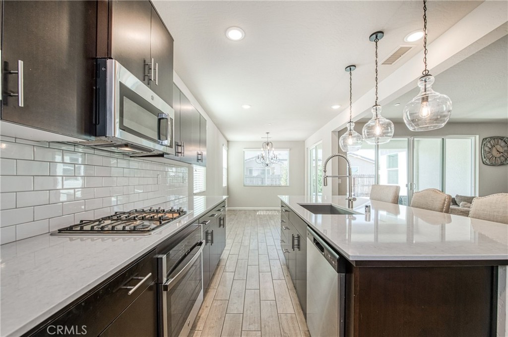 4135 Mecca Avenue Clovis, CA 93619 - Photo 11 of 32 a kitchen with lots of counter top space