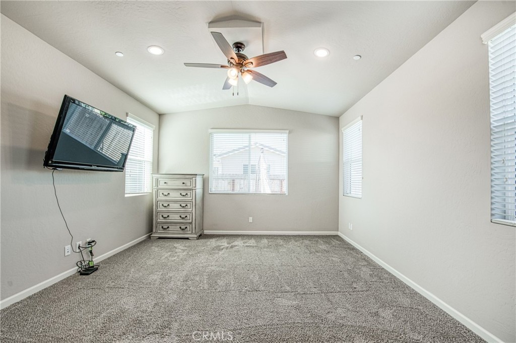 4135 Mecca Avenue Clovis, CA 93619 - Photo 17 of 32 a view of empty room with ceiling fan
