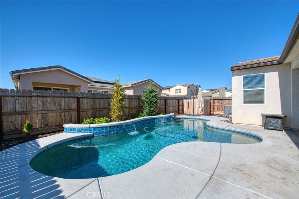 4135 Mecca Avenue Clovis, CA 93619 - Photo 30 of 32 a view of a house with a swimming pool