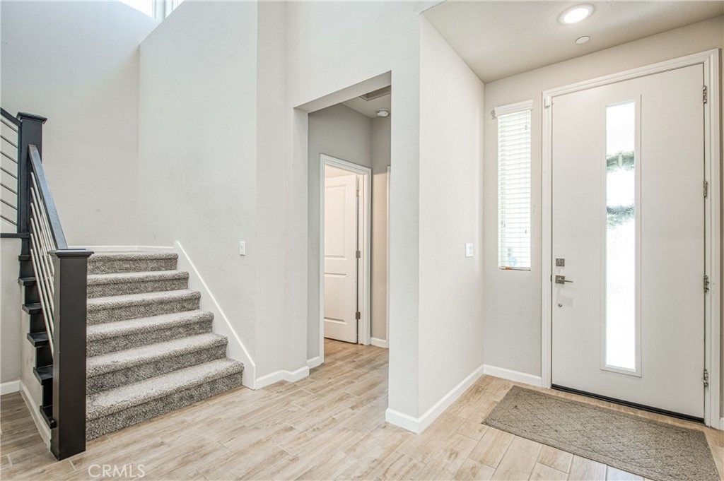 4135 Mecca Avenue Clovis, CA 93619 - Photo 3 of 32 a view of a room with wooden floor and white walls