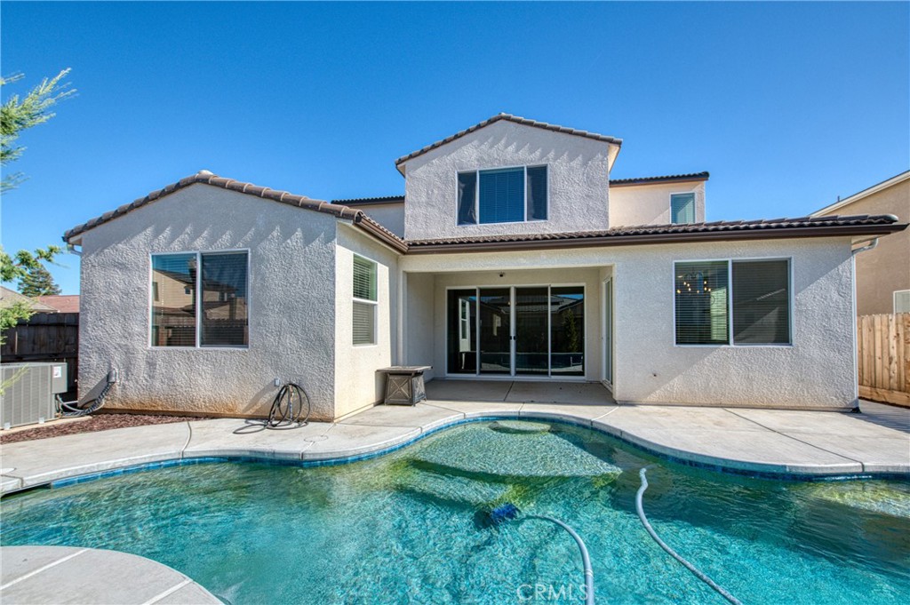 4135 Mecca Avenue Clovis, CA 93619 - Photo 32 of 32 a front view of a house with a yard