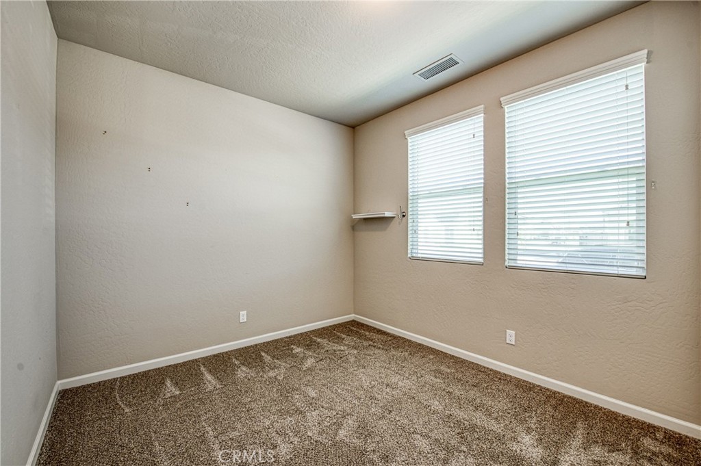 4135 Mecca Avenue Clovis, CA 93619 - Photo 4 of 32 an empty room with a window