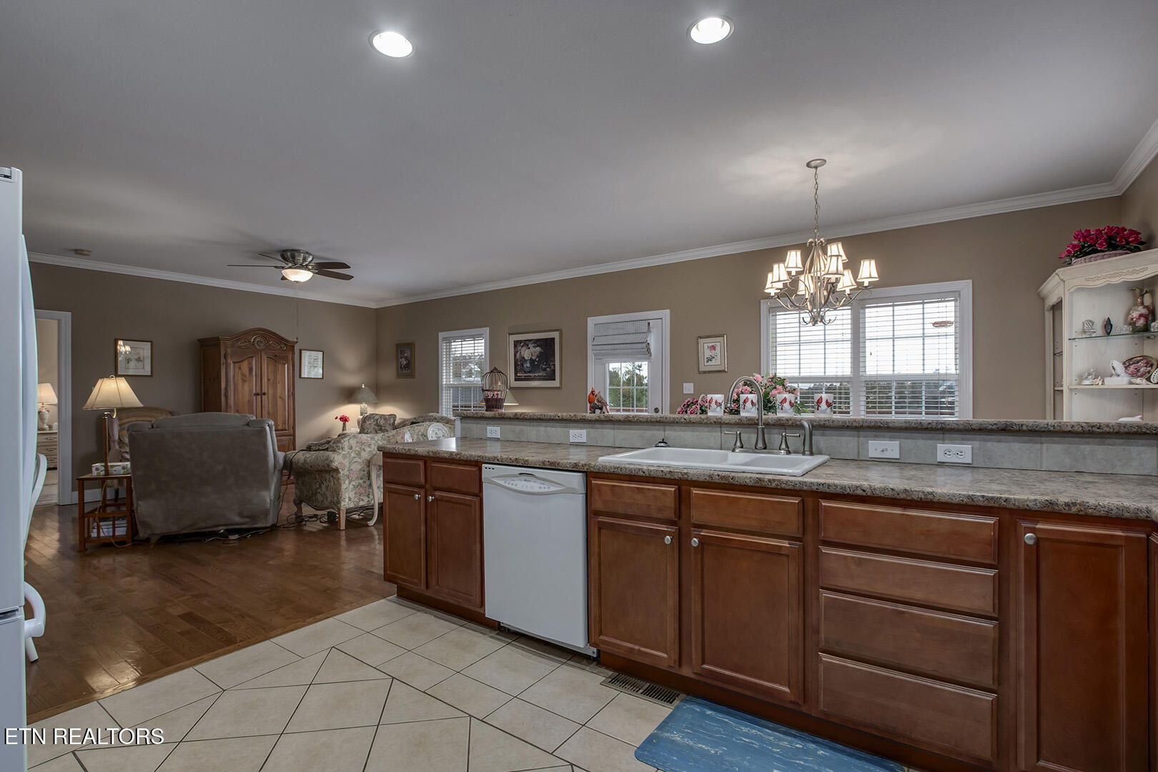 114 Millstone Circle Clinton, TN 37716 - Photo 13 of 36 14_MillstoneCircle_114_Kitchen05