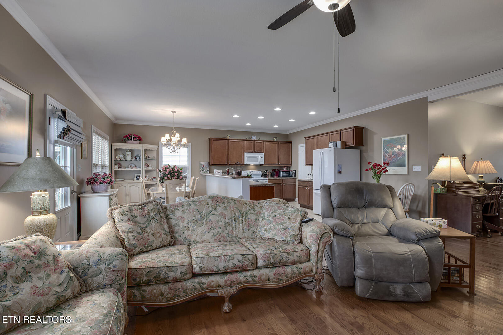 114 Millstone Circle Clinton, TN 37716 - Photo 2 of 36 08_MillstoneCircle_114_Living03