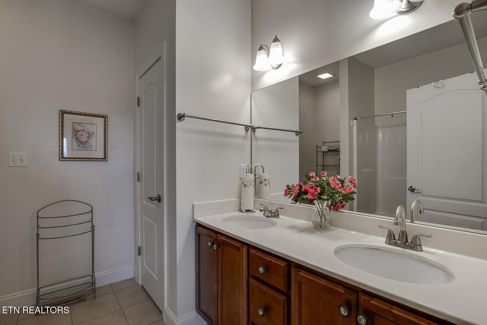 114 Millstone Circle Clinton, TN 37716 - Photo 21 of 36 21_MillstoneCircle_114_MasterBath