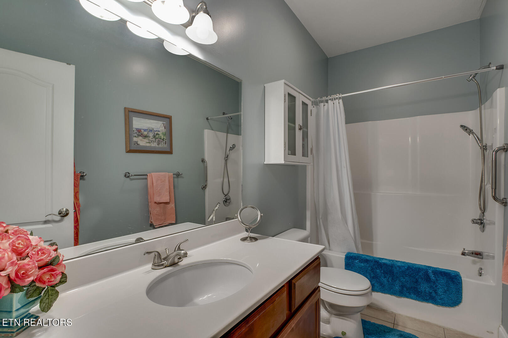 114 Millstone Circle Clinton, TN 37716 - Photo 25 of 36 29_MillstoneCircle_114_GuestBath