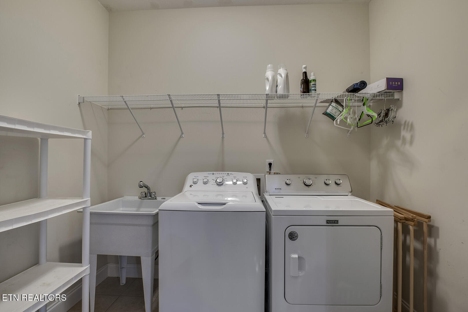 114 Millstone Circle Clinton, TN 37716 - Photo 27 of 36 24_MillstoneCircle_114_Laundry