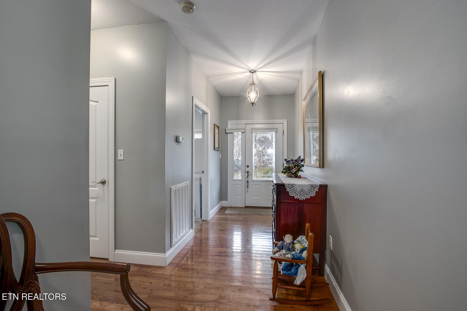 114 Millstone Circle Clinton, TN 37716 - Photo 28 of 36 25_MillstoneCircle_114_EntryHall02