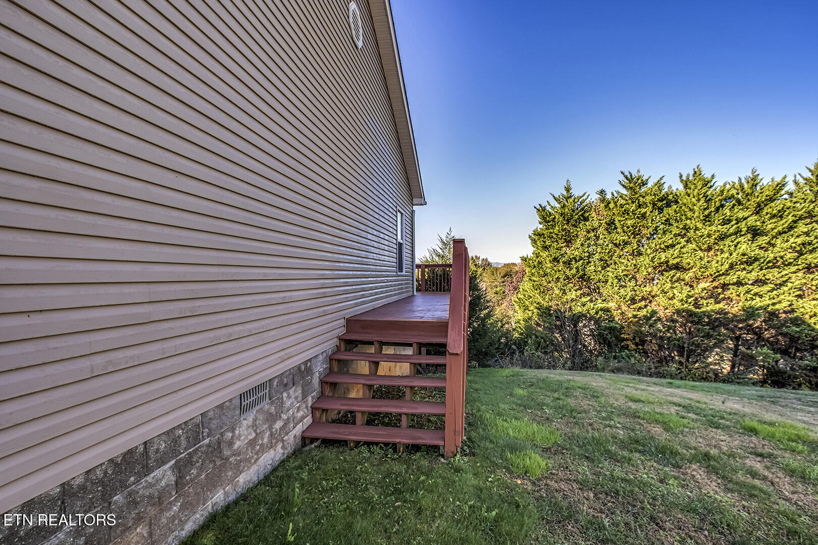 114 Millstone Circle Clinton, TN 37716 - Photo 34 of 36 36_MillstoneCircle_114_DeckAccess