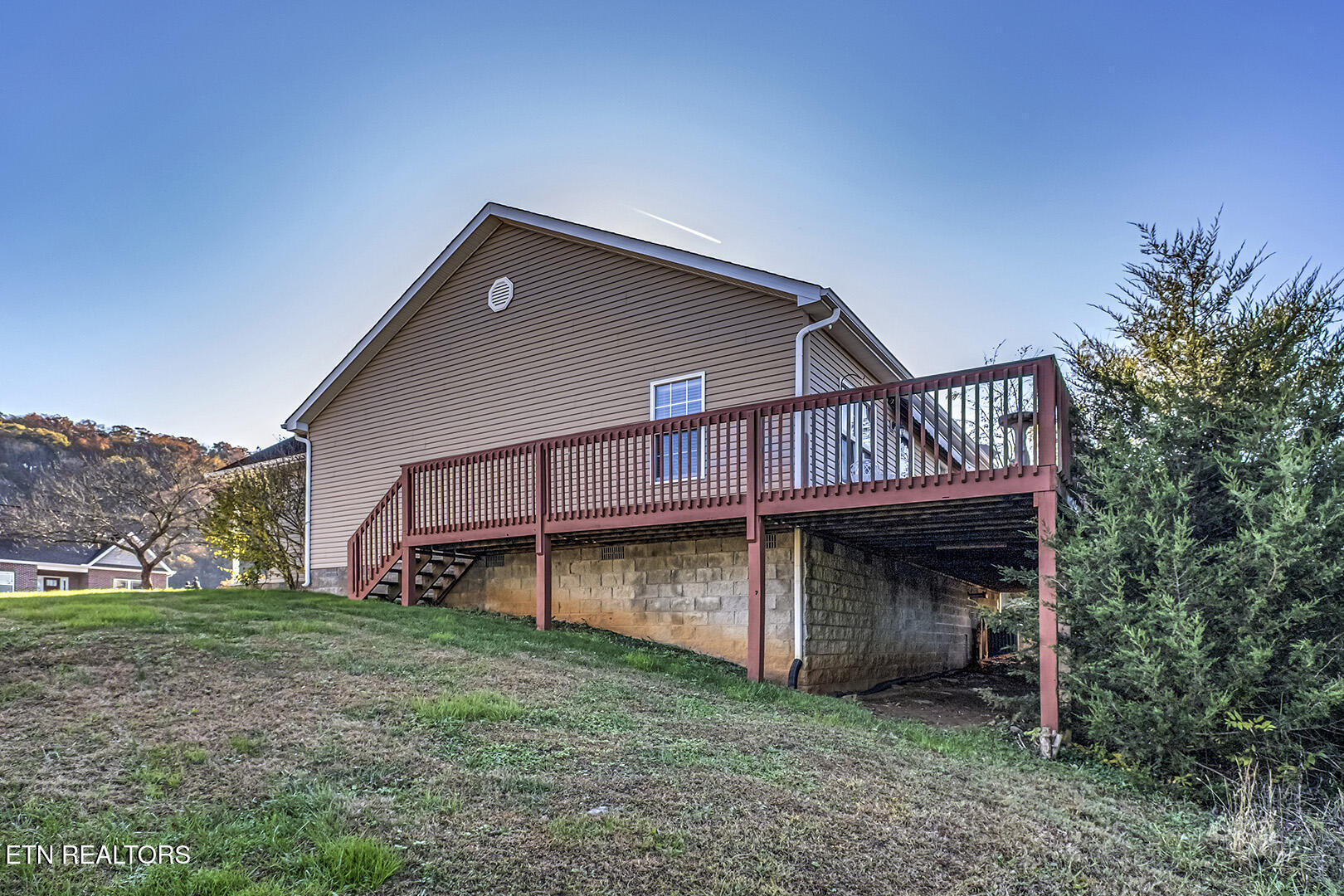 114 Millstone Circle Clinton, TN 37716 - Photo 35 of 36 37_MillstoneCircle_114_BackRight
