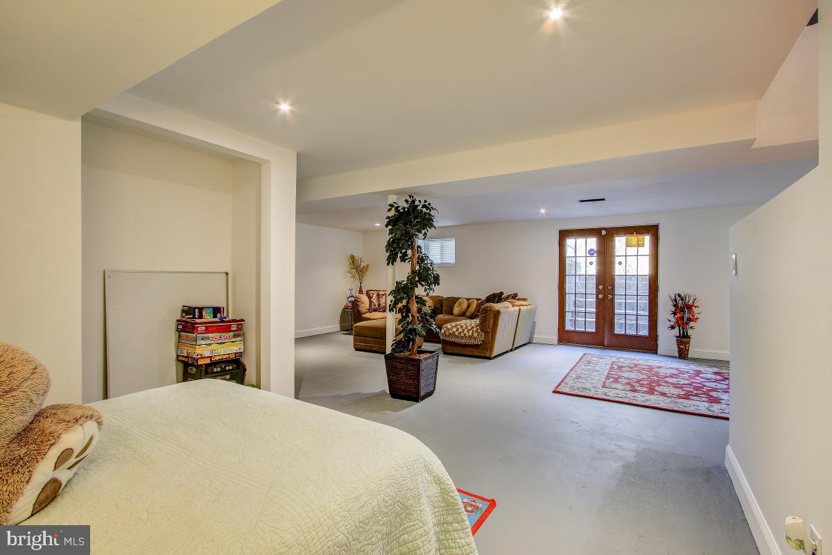 14016 Schaeffer Road Germantown, MD 20874 - Photo 36 of 46 Gallery Image 36