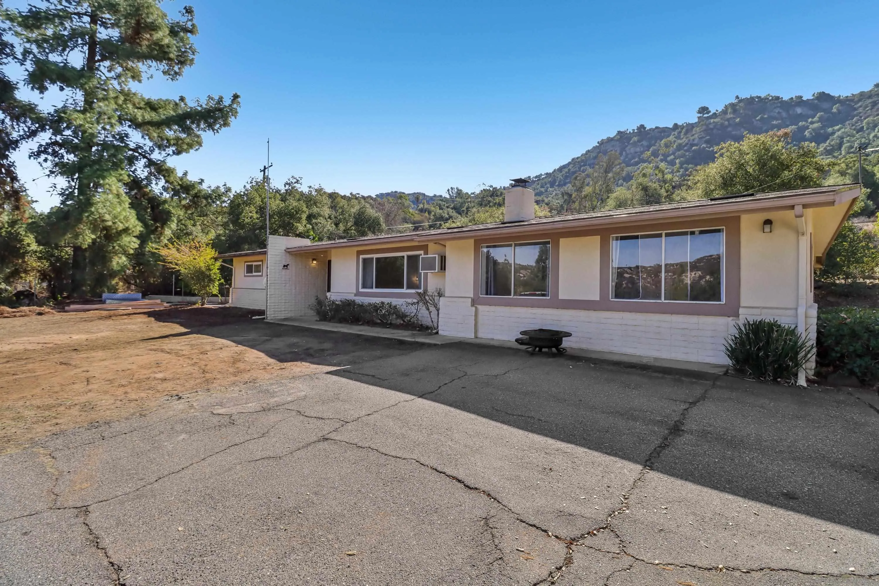 14563 Woods Valley Road Valley Center, CA 92082 - Photo 2 of 40 Gallery Image 2