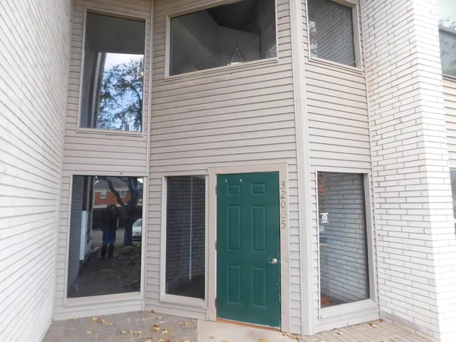 $109,000 | 32005 West 12 Mile Road, Unit 206, Farmington, MI 48334