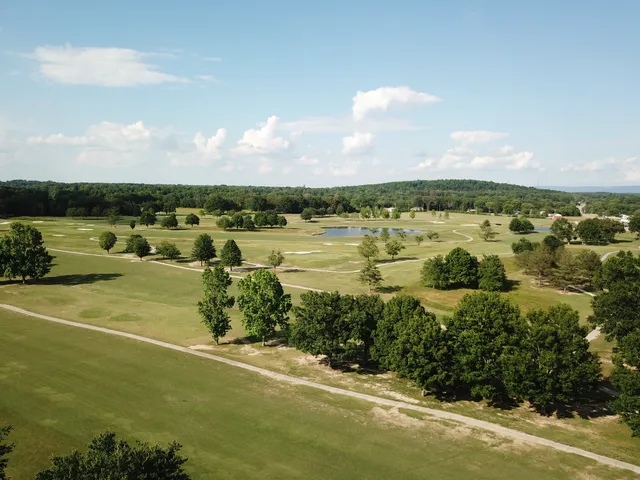 $649,900 | 363 Willow Brook Drive, Manchester, TN 37355