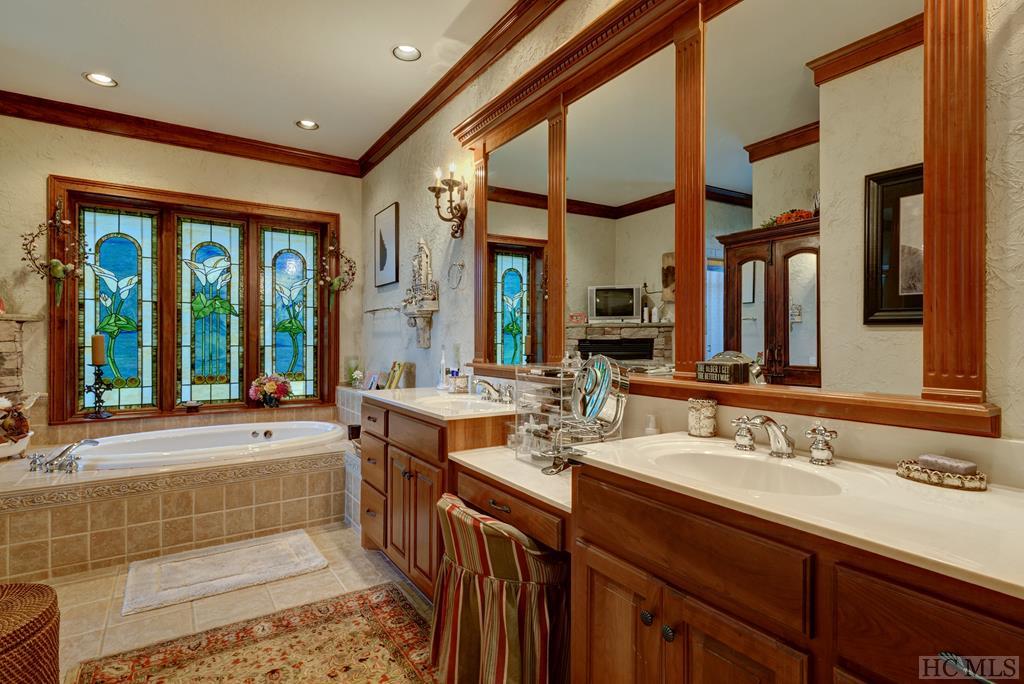 143 Running Fox Road Sapphire, NC 28774 - Photo 20 of 38 Gallery Image 20