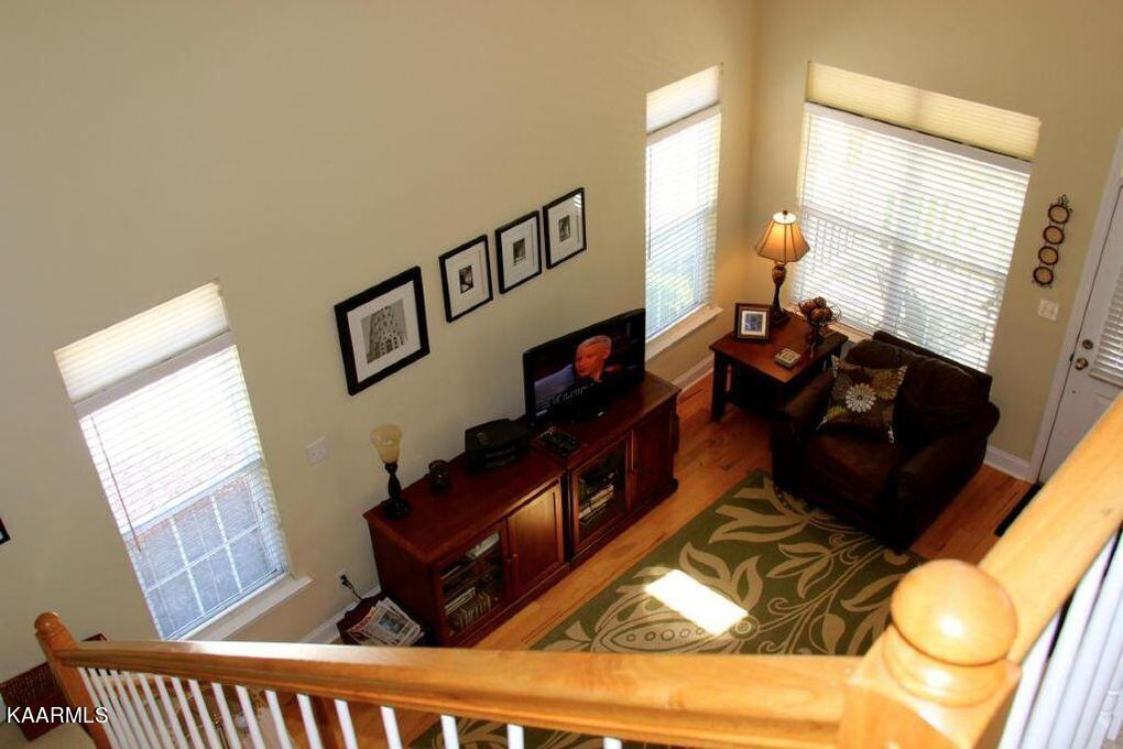 135 Manhattan Avenue Oak Ridge, TN 37830 - Photo 14 of 18 upper living room view