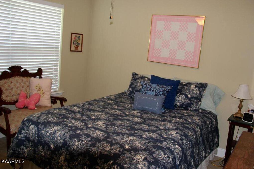 135 Manhattan Avenue Oak Ridge, TN 37830 - Photo 17 of 18 upstairs bed 2