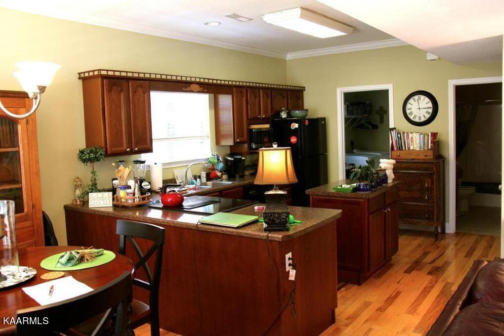 135 Manhattan Avenue Oak Ridge, TN 37830 - Photo 6 of 18 135 Kitchen 1