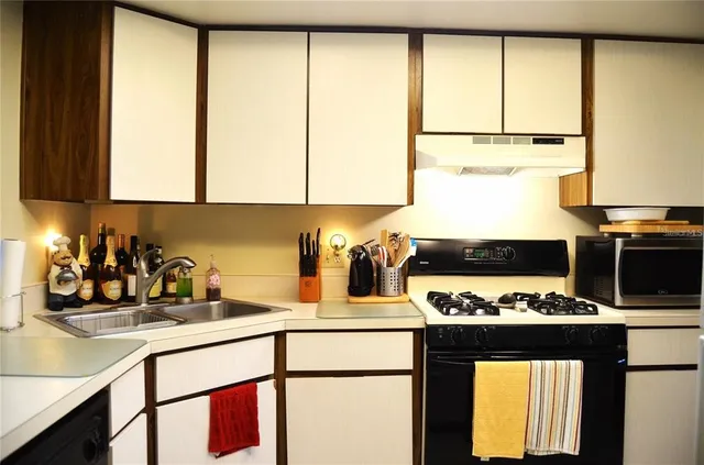 $230,000 | 5400 Park Street North, Unit 8, St. Petersburg, FL 33709