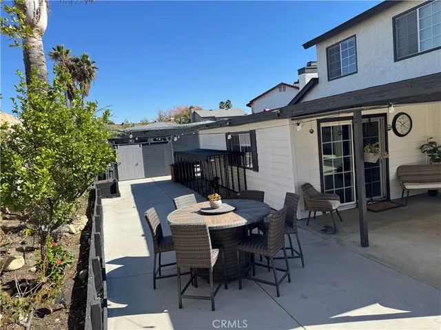a view of a dinning table and chairs in patio
