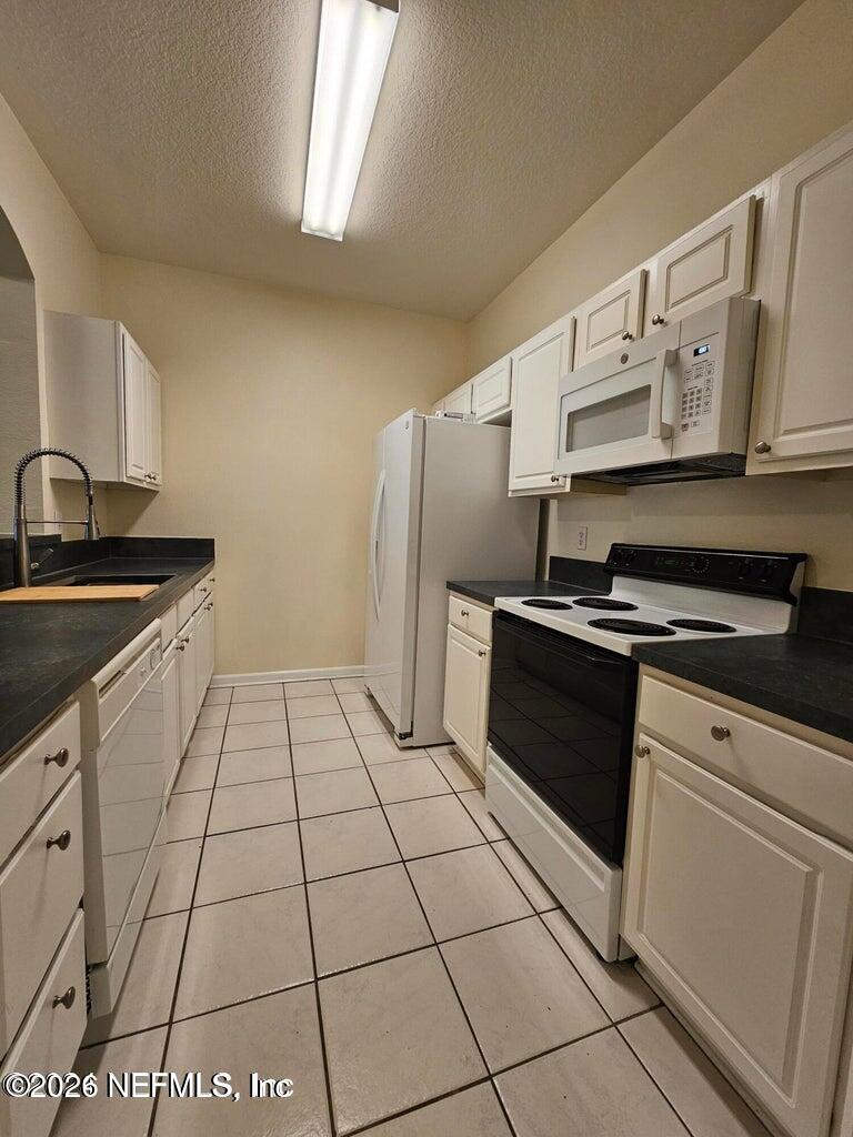 10550 Baymeadows Road, Unit 829 Jacksonville, FL 32256 - Photo 2 of 15 kitchenov